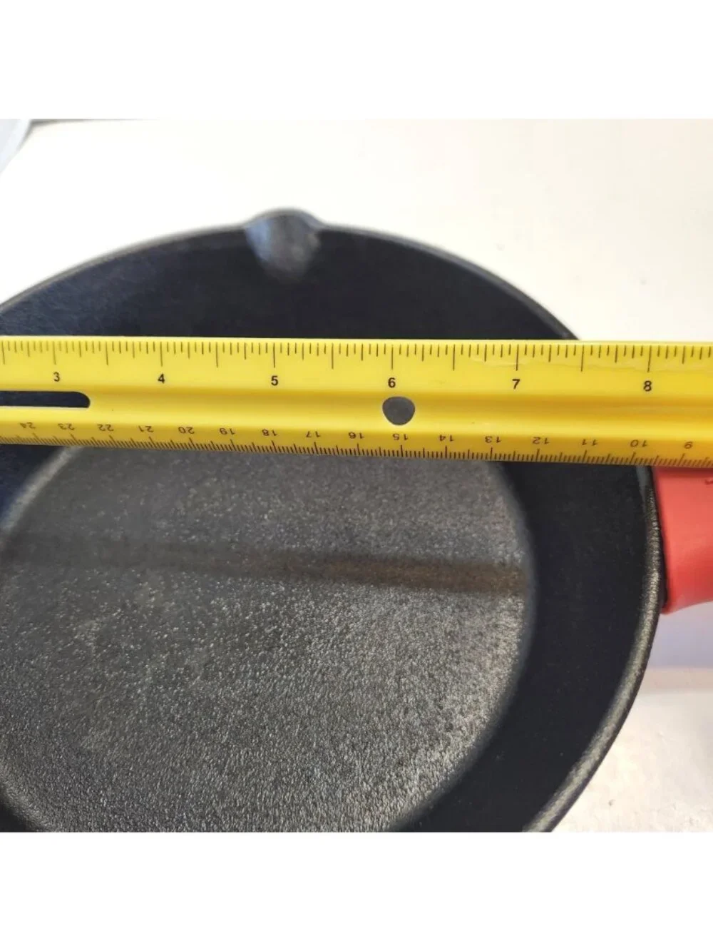 Cuisinel Cast Iron Skillet With Red Silicone Handle Cover 8-Inch Skillet READ
